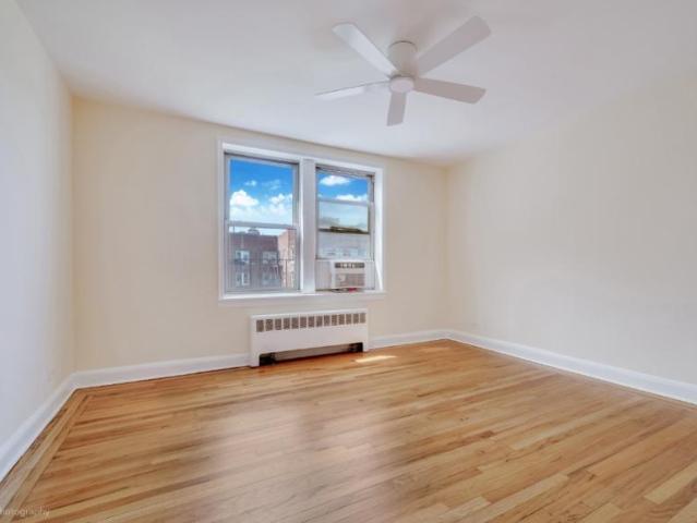 Apartment for sale in Queens, Arverne