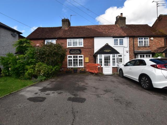 Apartment for rent in Hogpits Bottom, Pouchen End