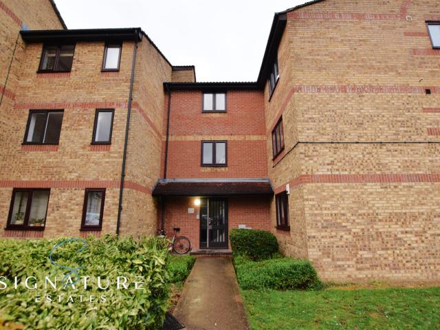 Apartment for rent in Holywell Estate, North Watford