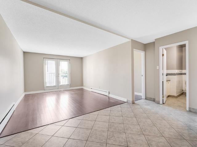 Apartment for rent in Somerset, Ottawa