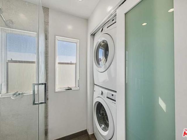 Apartment for rent in Canoga Park, California