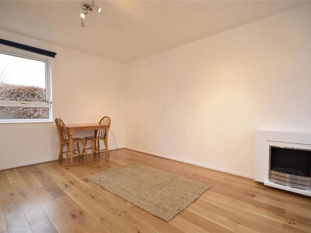 Studio for rent in Roundshaw, Greater London