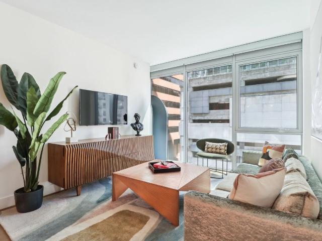Apartment for rent in Canoga Park, California