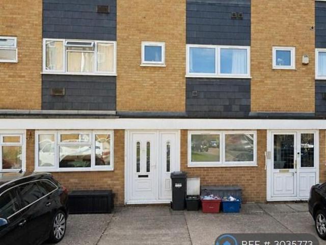 House for rent in London Borough of Hounslow, Greater London