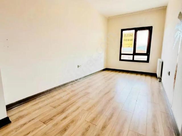 Tire, İzmir içerisinde kiralık mülk