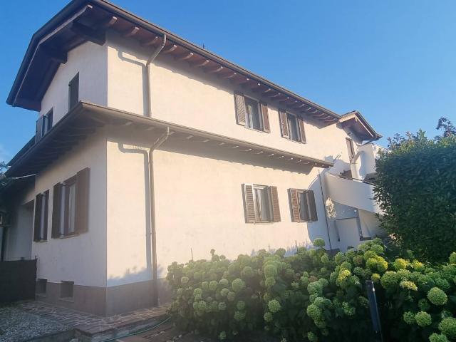 Villa Indipendente in vendita a Bellinzago Lombardo, Lombardia