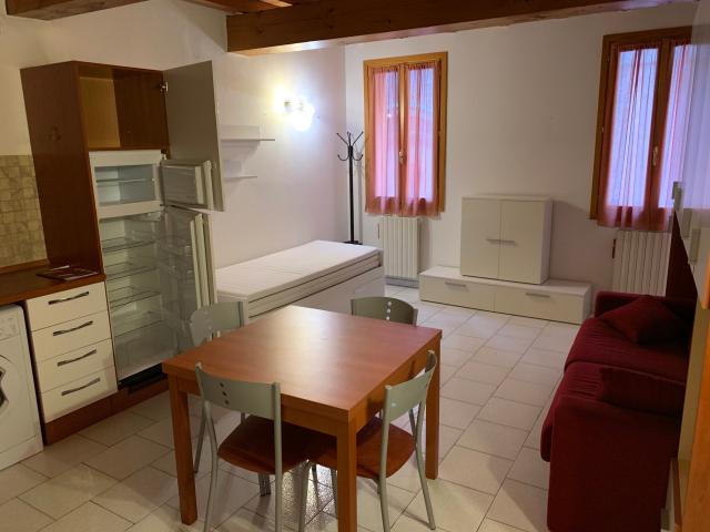 Appartamento in affitto a San Pietro città, Re