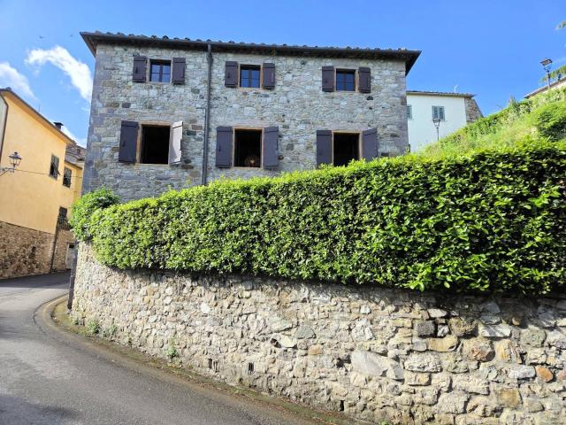 Appartamento in vendita a Lajatico, Toscana