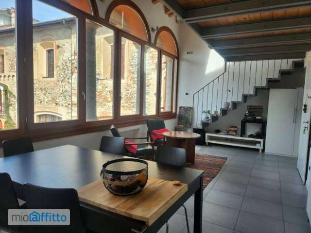Appartamento in affitto a Angera, Lombardia