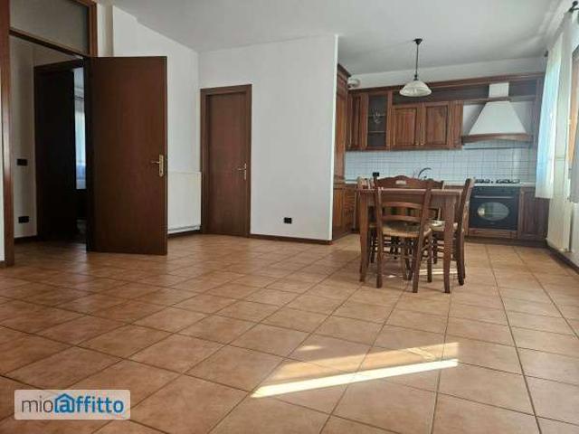 Appartamento in affitto a Crespano Del Grappa, Veneto