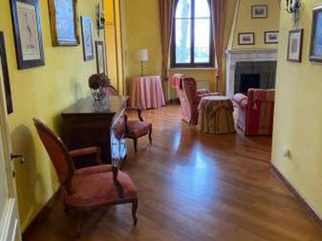 Villa Indipendente in affitto a Desenzano Del Garda, Lombardia
