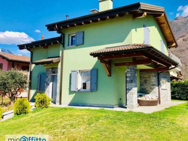 Villa Indipendente in affitto a Dubino, Lombardia
