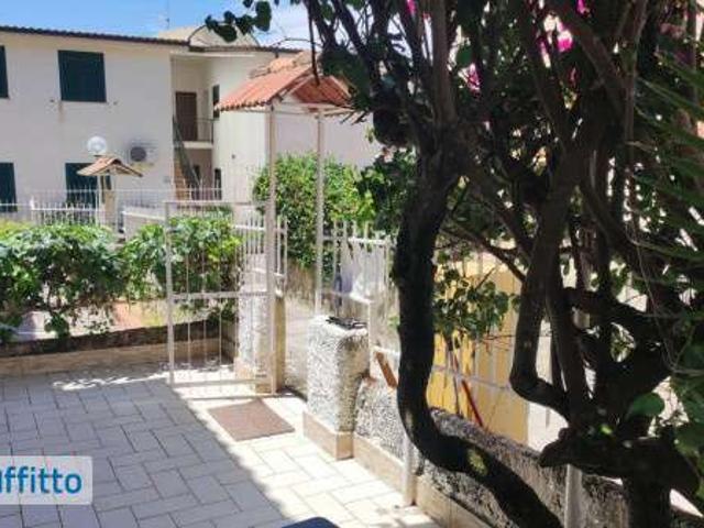 Appartamento in affitto a La Petrosa, Calabria