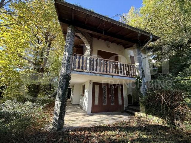 Appartamento in vendita a Asso, Lombardia