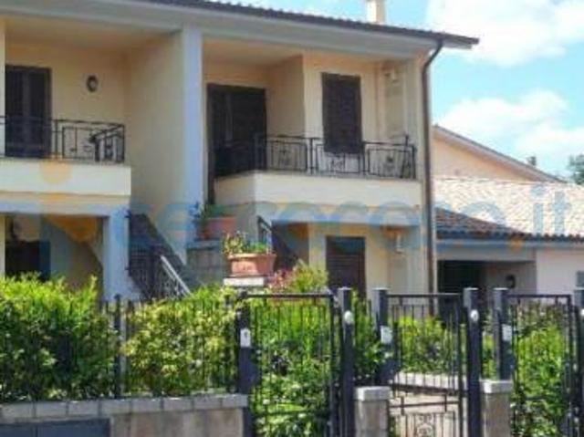 Appartamento in affitto a Capodimonte, Viterbo