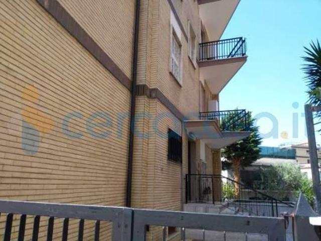 Appartamento in affitto a Axa, Roma Capitale