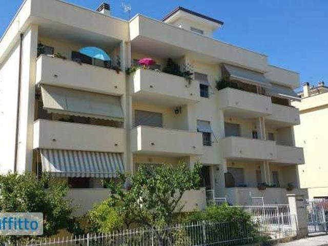 Appartamento in affitto a Santa Petronilla, Marche