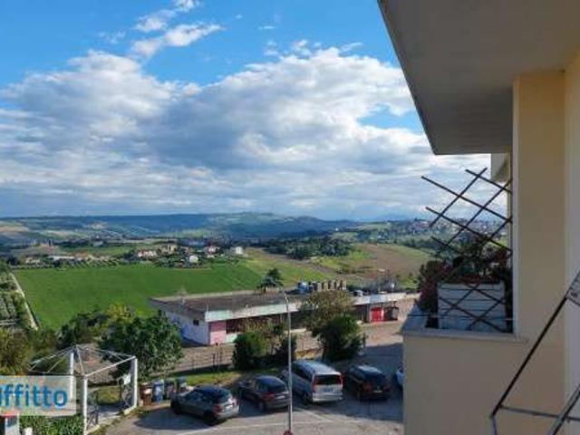 Appartamento in affitto a Santa Petronilla, Marche