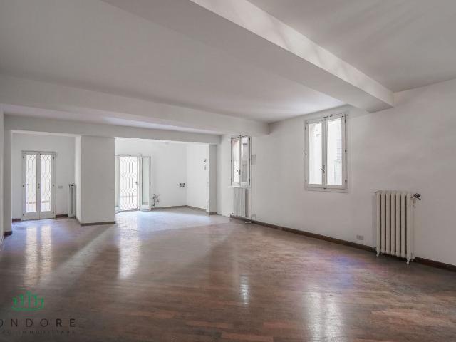 Appartamento in vendita a Bologna, Reggio Emilia