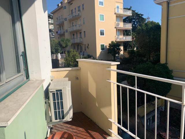 Appartamento in affitto a Medio Levante, Serra Riccò