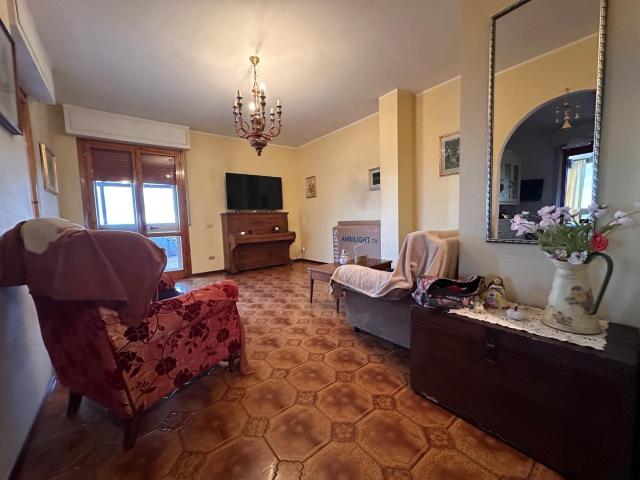 Appartamento in vendita a Collesalvetti, Toscana