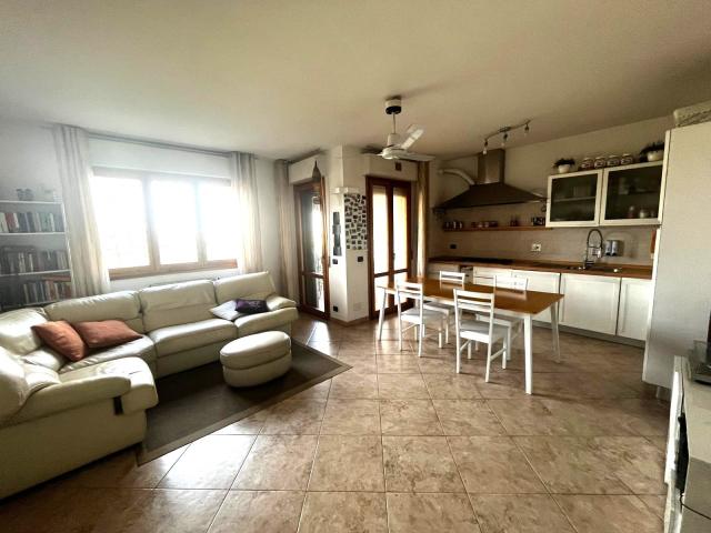 Appartamento in vendita a La Villa, Campi Bisenzio