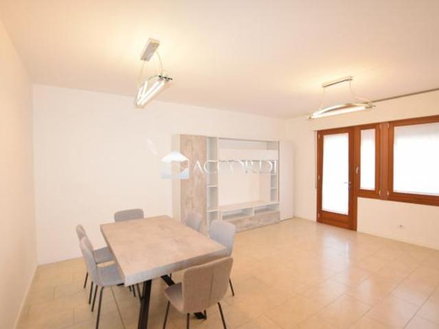 Appartamento in affitto a Montebelluna, Veneto