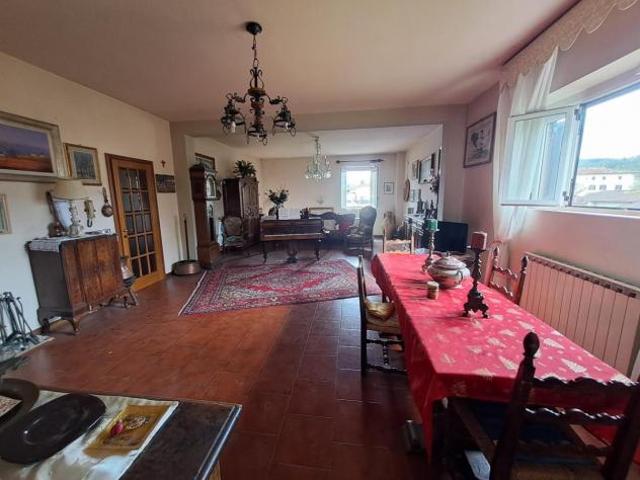 Appartamento in vendita a Vicchio, Toscana