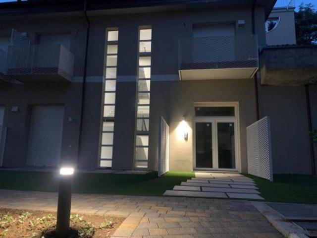 Appartamento in vendita a Albizzate, Lombardia