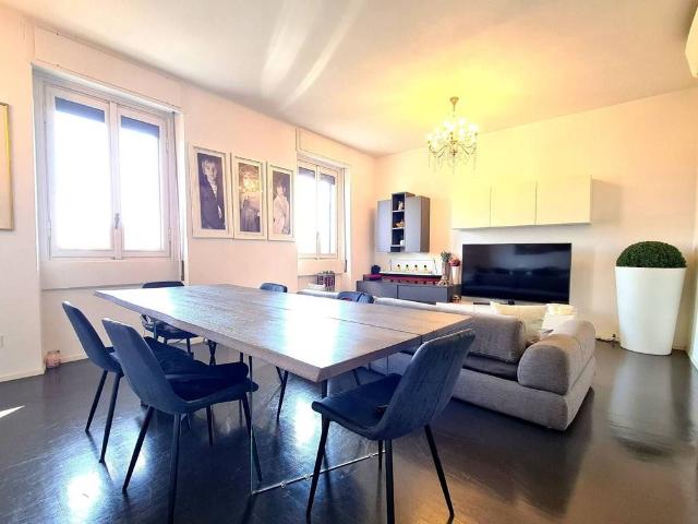 Appartamento in vendita a Pavia, Lombardia