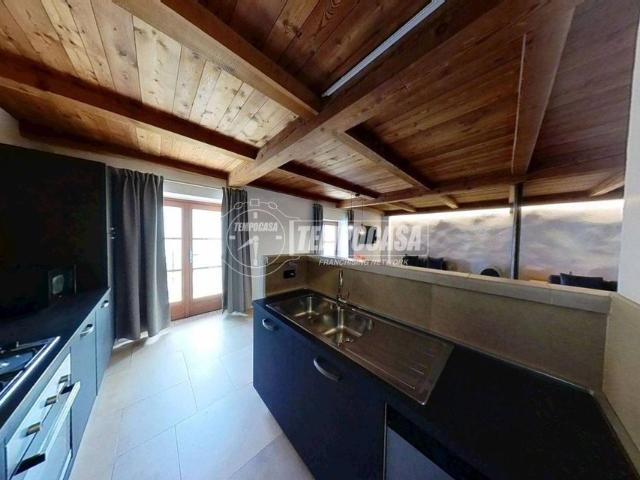 Villa Indipendente in vendita a Le Gotrau, Aosta