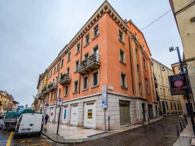 Appartamento in vendita a Centro storico, Brenzone