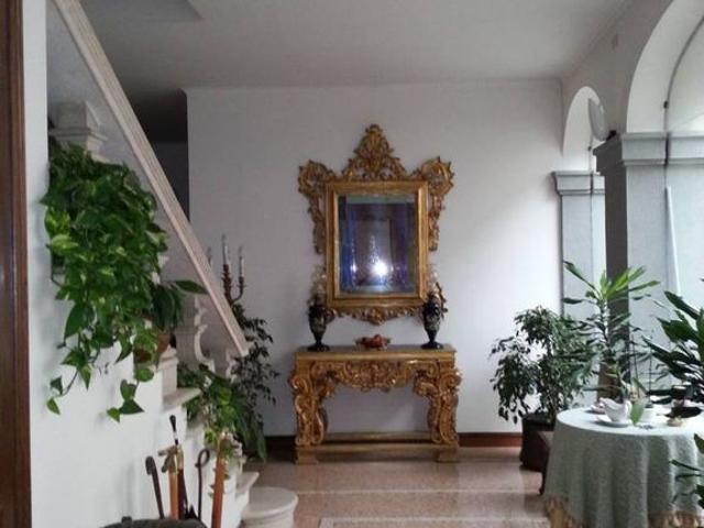 Appartamento in vendita a Zona Castello, Cremona