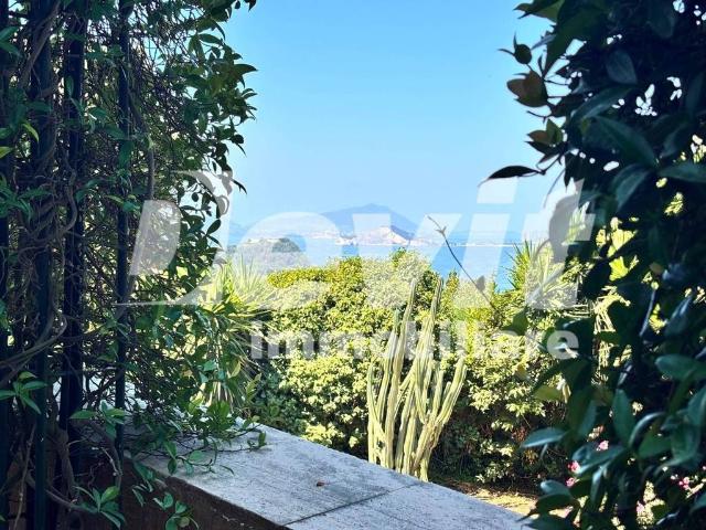 Appartamento in vendita a Coroglio, Campania
