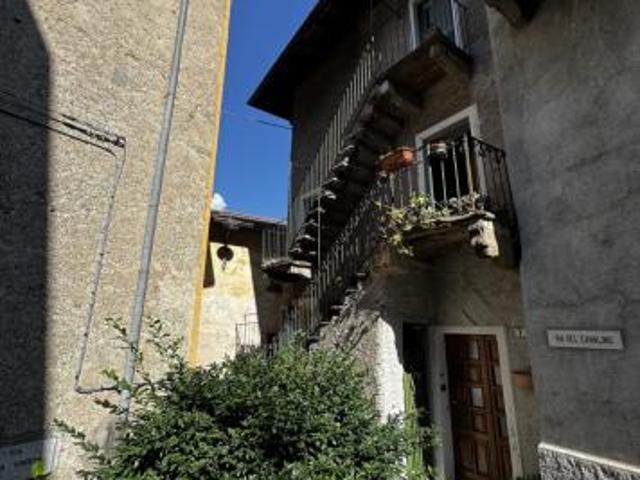 Appartamento in vendita a Dorio, Lombardia