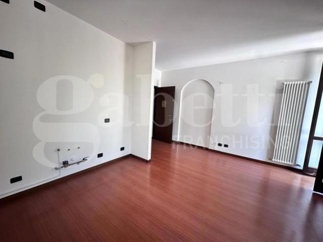 Appartamento in affitto a Erba, Lombardia