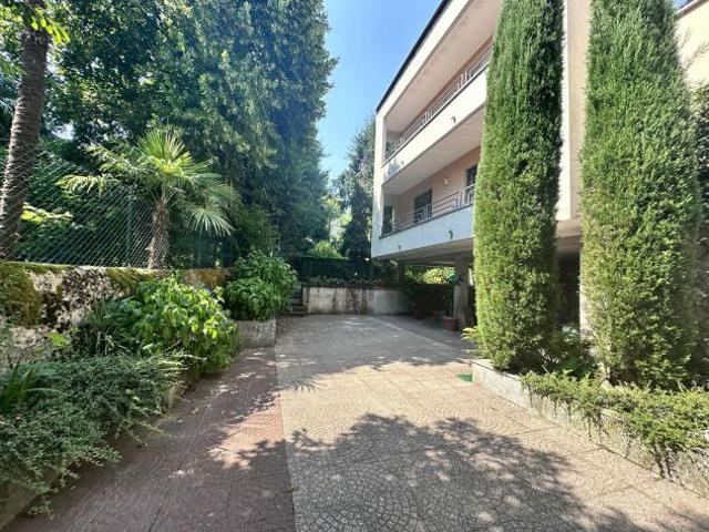 Appartamento in vendita a Erba, Lombardia