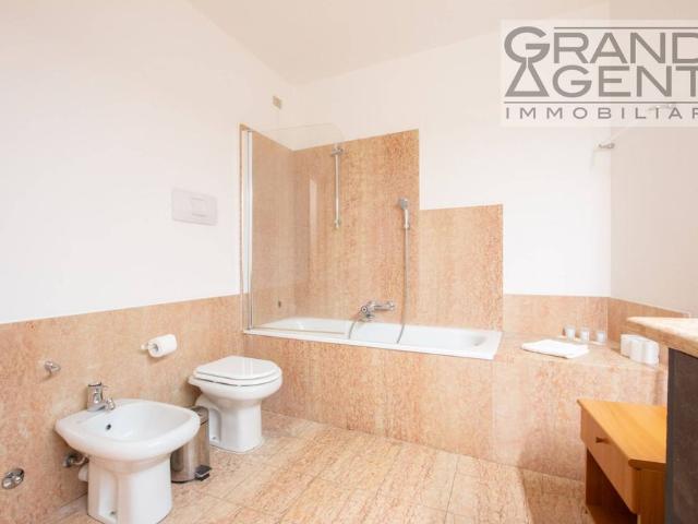 Appartamento in affitto a Centro storico, Brenzone