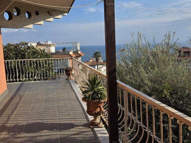 Appartamento in affitto a Aci Castello, Sicilia