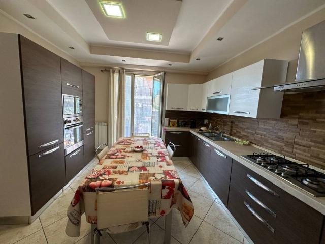 Appartamento in affitto a Ficarazzi, Aci Castello