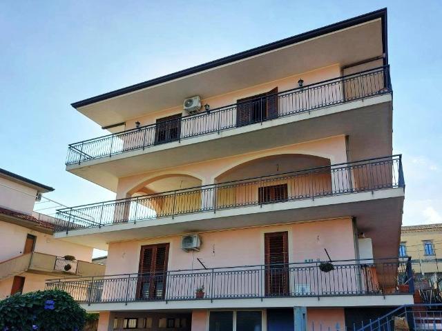 Appartamento in affitto a Aci Sant'Antonio, Catania
