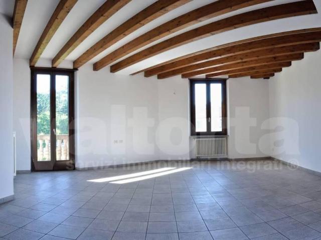Appartamento in affitto a Albiate, Lombardia