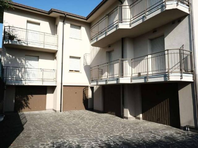 Appartamento in affitto a Ambivere, Lombardia