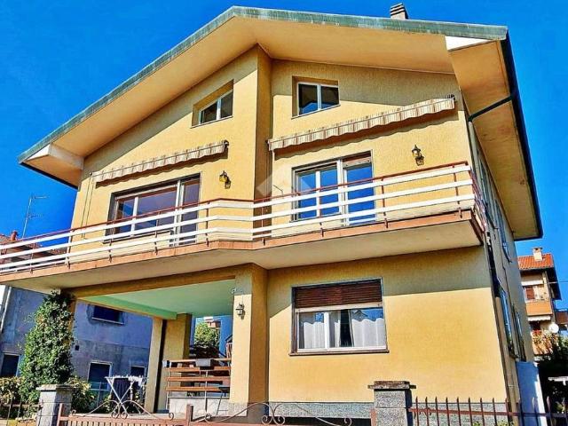 Appartamento in affitto a Angera, Varese