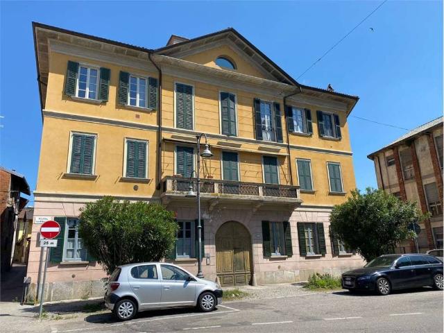 Appartamento in affitto a Angera, Lombardia