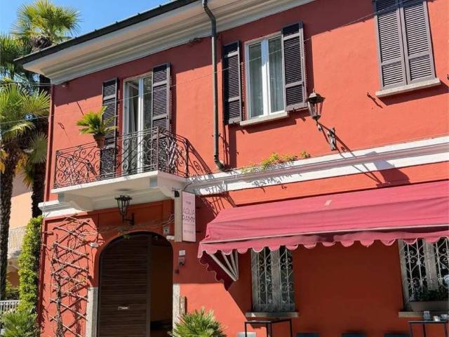 Appartamento in affitto a Angera, Lombardia