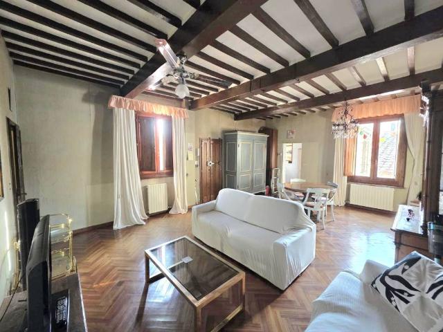 Appartamento in affitto a Palazzo Del Pero, Toscana