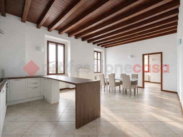 Appartamento in affitto a Arona, Novara