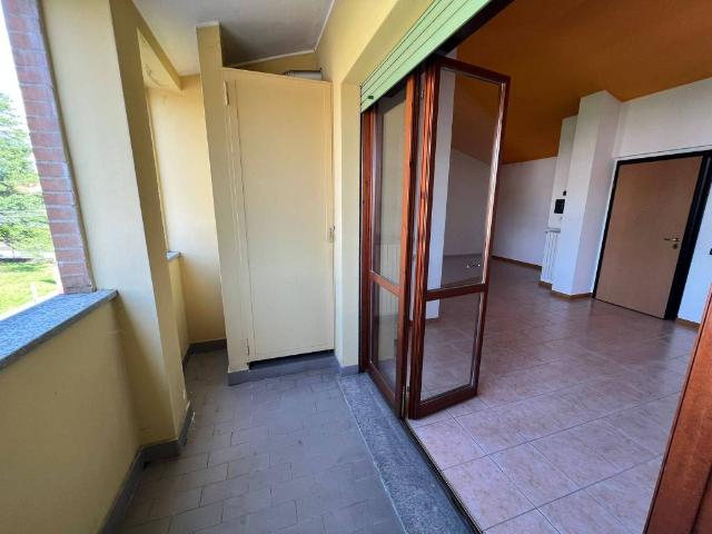 Appartamento in affitto a Azzate, Lombardia