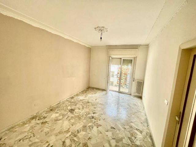 Appartamento in affitto a Madonnella, Bari